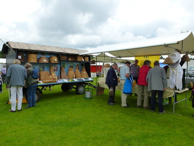809741 Afbeelding van de jaarlijkse Bijenmarkt in het Sportpark Panhuis (Verlengde Sportlaan 2) te Veenendaal, met ...